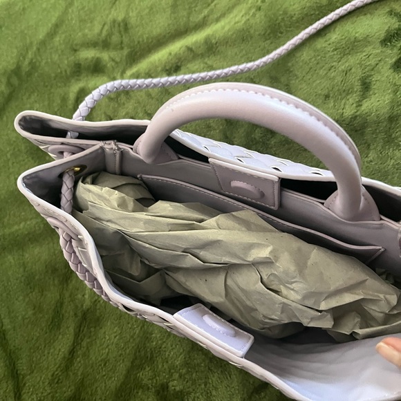 Bottega Veneta inspired  Woven Handbag in light purple with Gold Accent - Picture 8 of 12